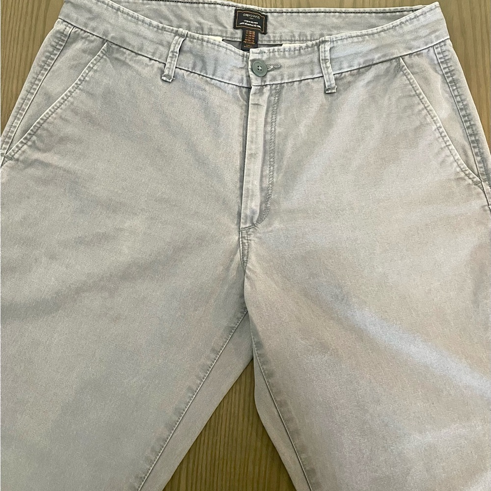 Men’s 34 x 30 Relaxed “wintry waters” GAP Light Gray Khaki Pants - Picture 2 of 5